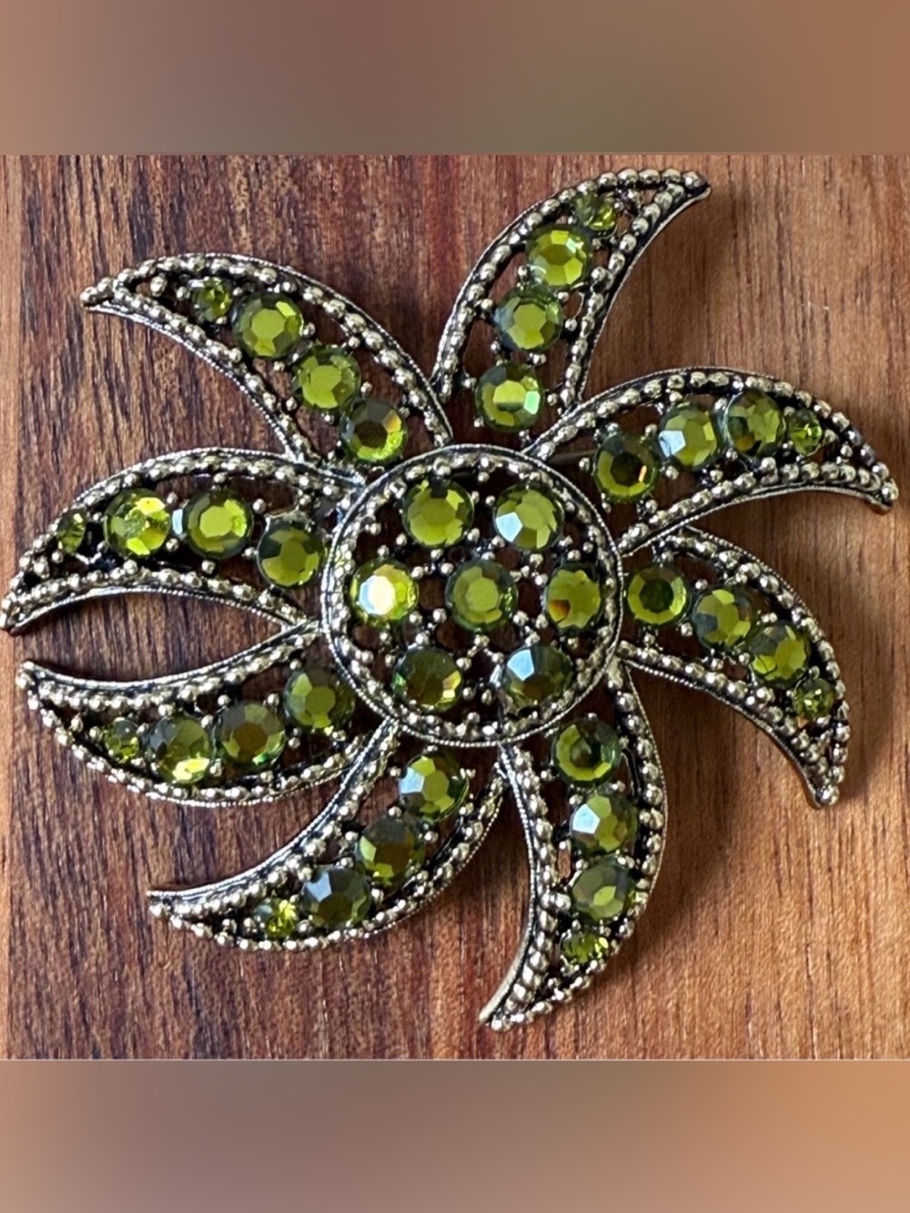 VTG Albert Weiss Starfish Floral Avocado Green Glass Rhinestone Brooch Pin